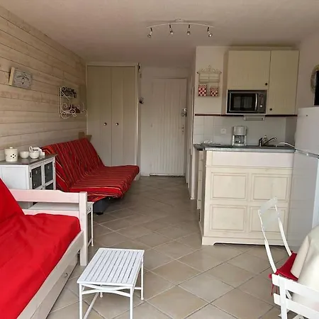 Superbe Studio Dans Avec Piscine